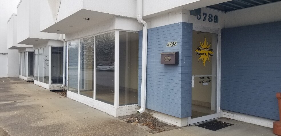 More Photos Of 1381-1397 Baker Rd, Virginia Beach Flex For Sale