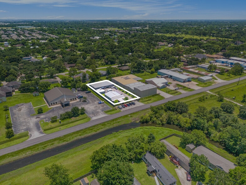 More Photos Of 2113 Garden Rd, Pearland Light Distribution For Sale