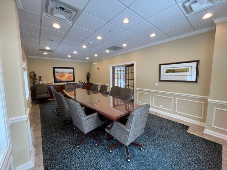 More Photos Of 1870 W Winchester Rd, Libertyville Office For Lease