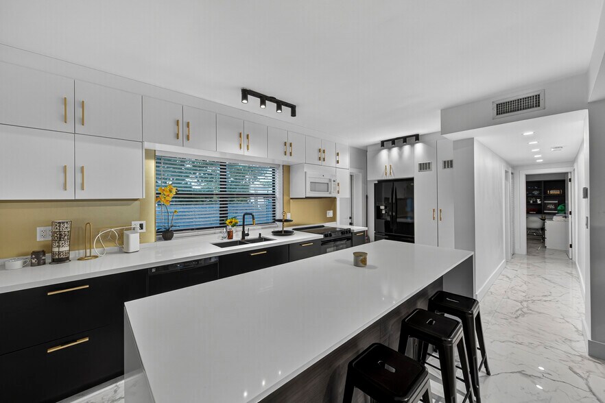 More Photos Of 1215 E Broward Blvd, Fort Lauderdale Apartments For Sale