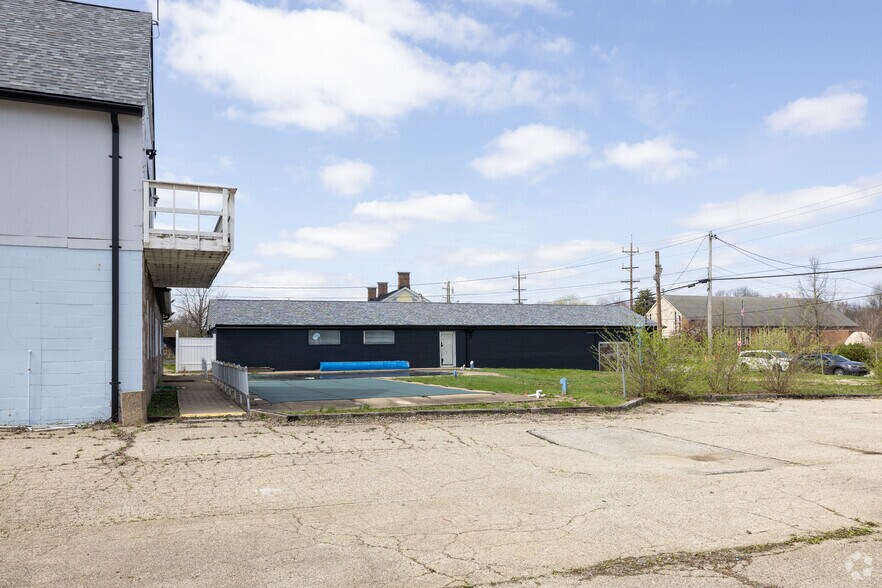 More Photos Of 805 Ohio Pike, Cincinnati Storefront Retail Office For Sale