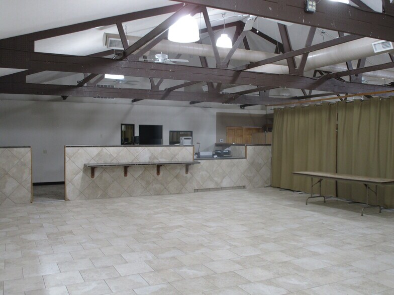 More Photos Of 2006 E Schulman Ave, Garden City General Retail For Lease