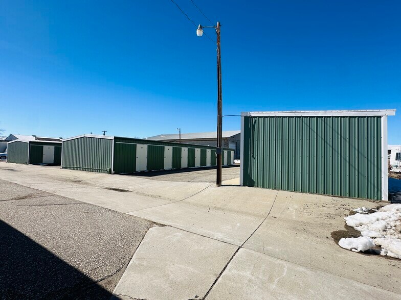 More Photos Of 67 Tweed Ln, Lander Self Storage For Sale