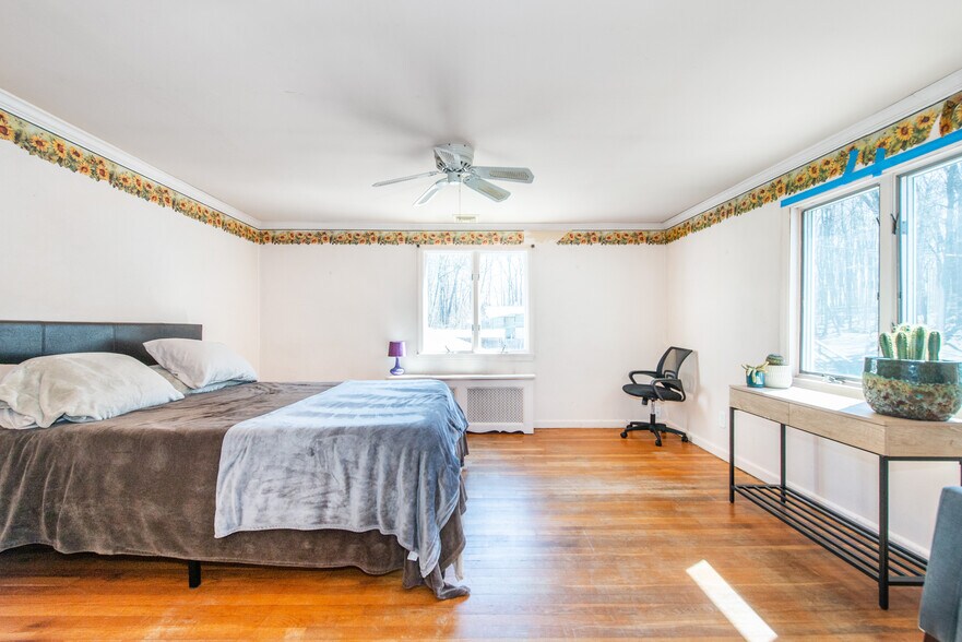 More Photos Of 8 Stonehedge Ln, Byram Township Veterinarian Kennel For Sale