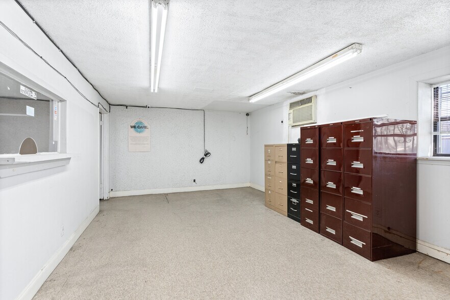 More Photos Of 103 Blanco Rd, San Antonio Auto Repair For Lease