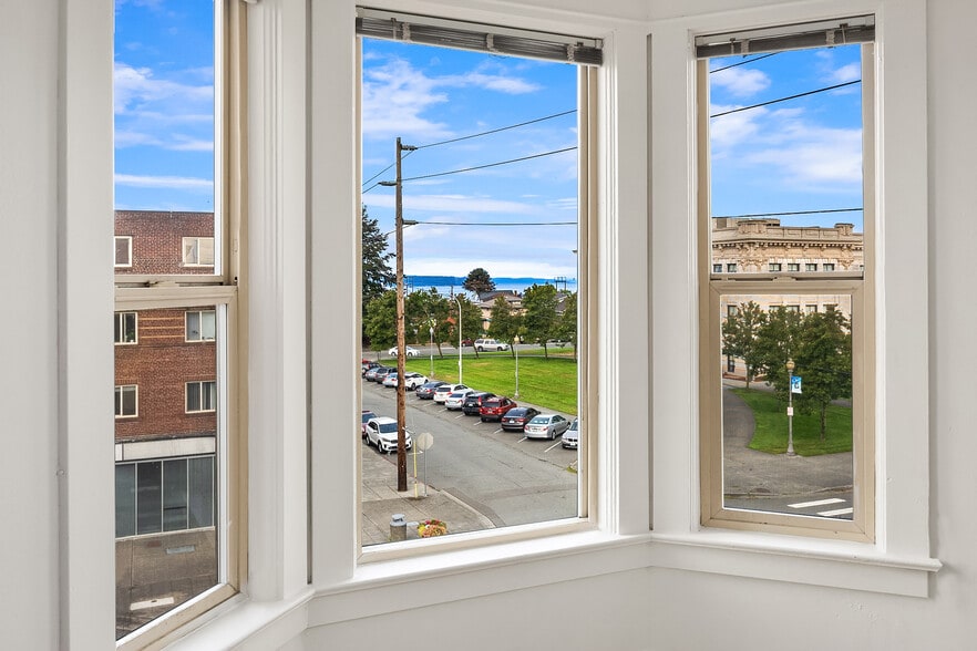 More Photos Of 2501 Colby Ave, Everett Apartments For Sale