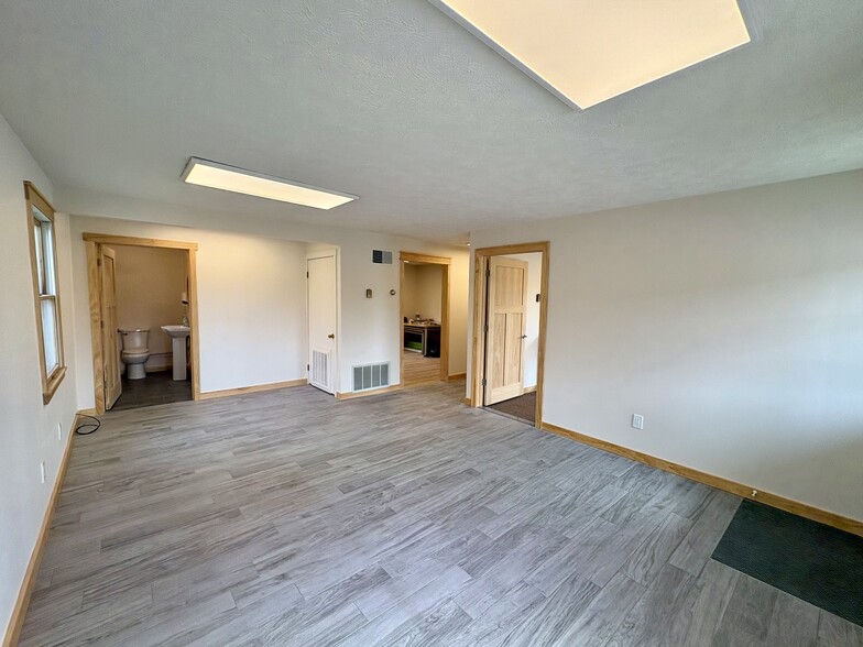 More Photos Of 9066 N Bayshore Dr, Elk Rapids Office For Lease