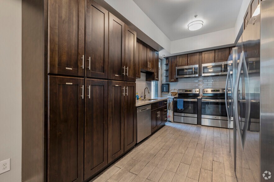 More Photos Of 392 11th St, Oakland Apartments For Sale