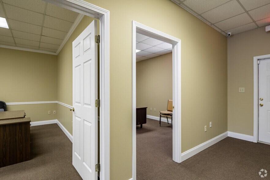 More Photos Of 236 Stockbridge Rd, Jonesboro Office For Sale