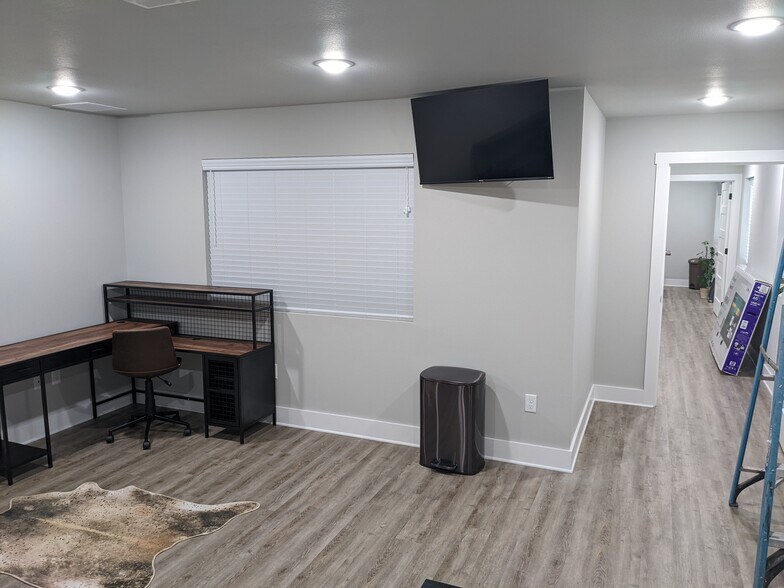 More Photos Of 105 Schumanns Beach Rd, New Braunfels Office For Lease