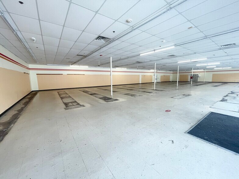 More Photos Of 240 Portion Rd, Ronkonkoma Unknown For Lease