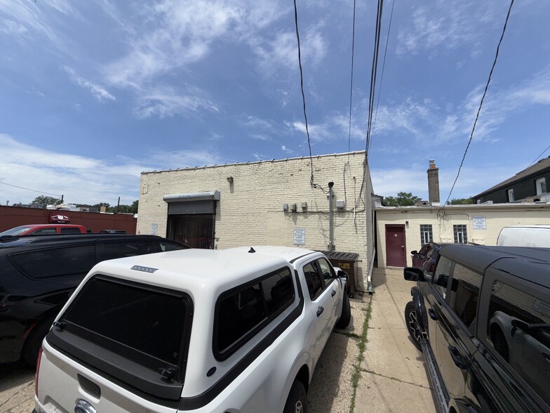 More Photos Of 517-523 W 9 Mile Rd, Ferndale Flex For Sale