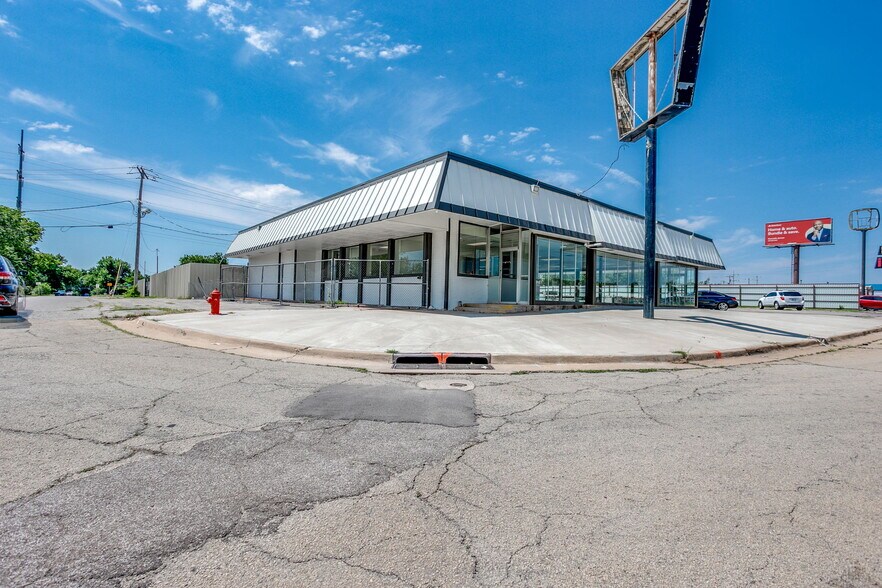 More Photos Of 3500 NW 39th St, Oklahoma City Office For Sale