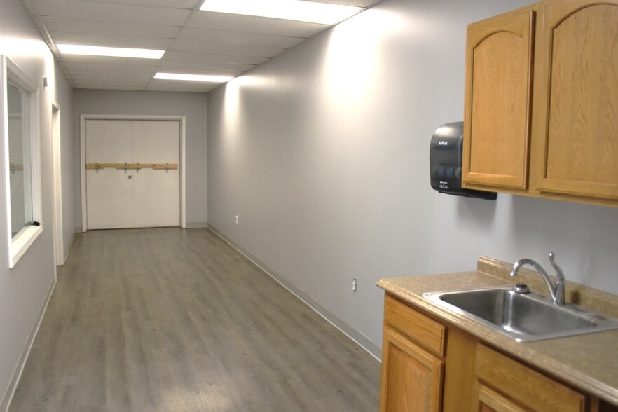 More Photos Of 100 - 104 Business Park Dr, Ridgeland Office For Sale