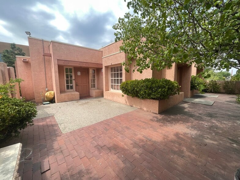 Primary Photo Of 1709 Girard Blvd NE, Albuquerque Medical For Lease
