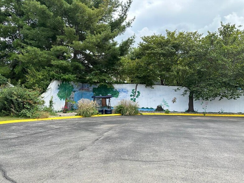 More Photos Of 1500 Edmonton Rd, Tompkinsville Hotel For Sale
