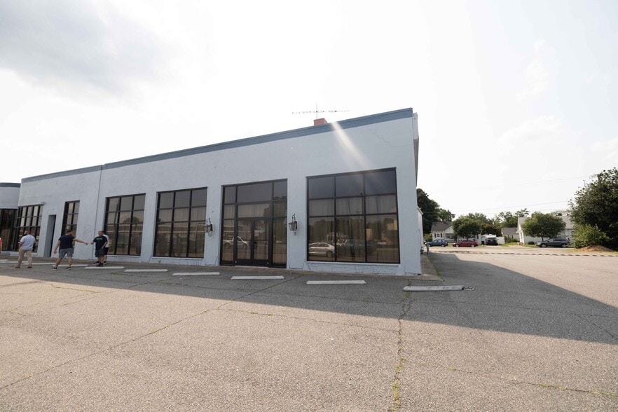Primary Photo Of 417 Jefferson Davis Hwy, Fredericksburg Flex For Sale