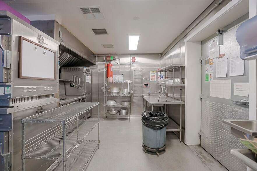 More Photos Of 669 E Sheldon St, Prescott Restaurant For Lease