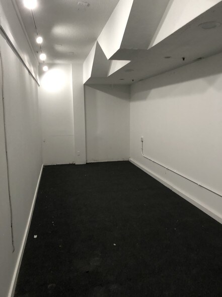 More Photos Of 401-411 Westport Rd, Kansas City Unknown For Lease