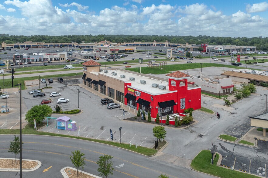 More Photos Of 6827 S Memorial Dr, Tulsa General Retail For Sale