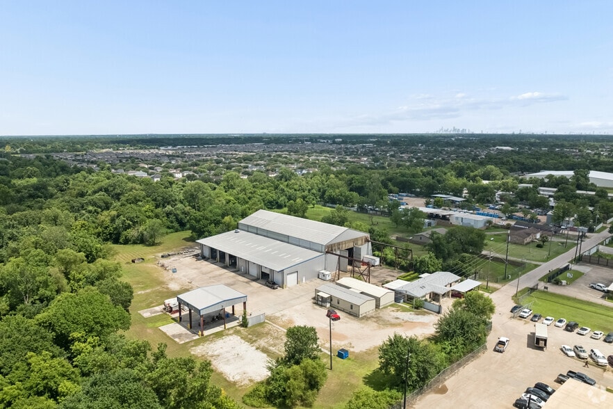 More Photos Of 12050 Proctor St, Houston Warehouse For Lease