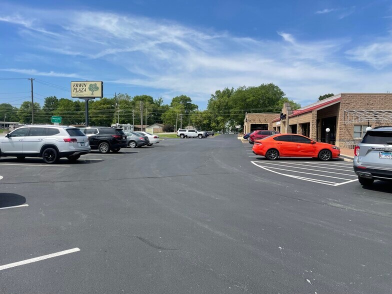 More Photos Of 608 S Jefferson St, Mascoutah General Retail For Lease