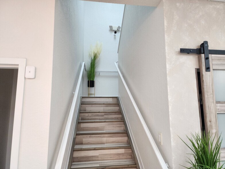 More Photos Of 6881 Kingspointe Pky, Orlando Flex For Sale