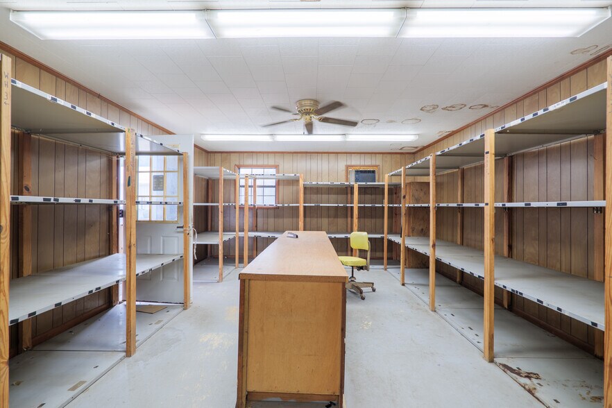 More Photos Of 450 W Highway 64, Lakeland Warehouse For Lease