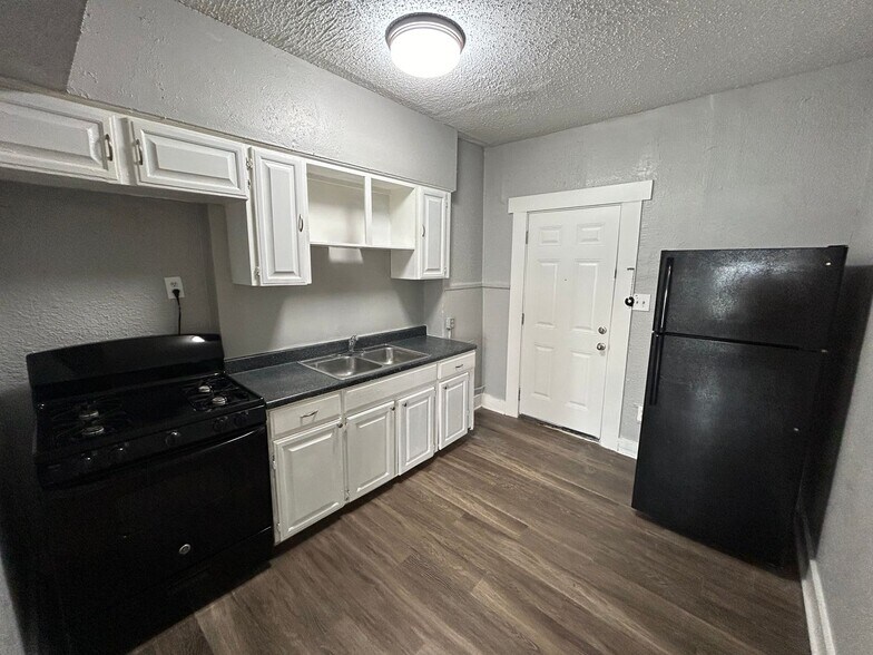 More Photos Of 1409 W Woodlawn Ave, San Antonio Apartments For Sale