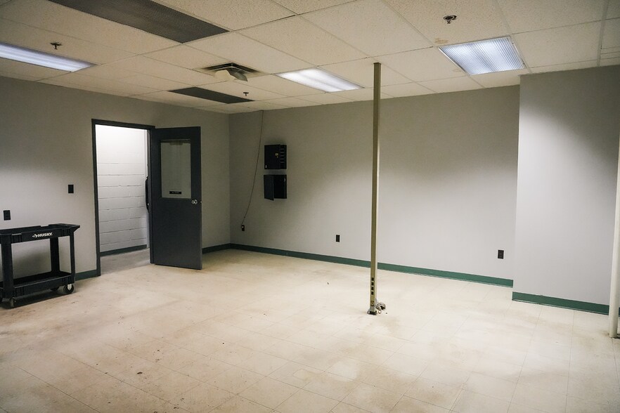 More Photos Of 3363 Davis Rd., Thorold Office For Lease