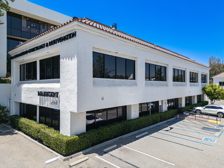 Primary Photo Of 24011 Ventura Blvd, Calabasas Medical For Lease