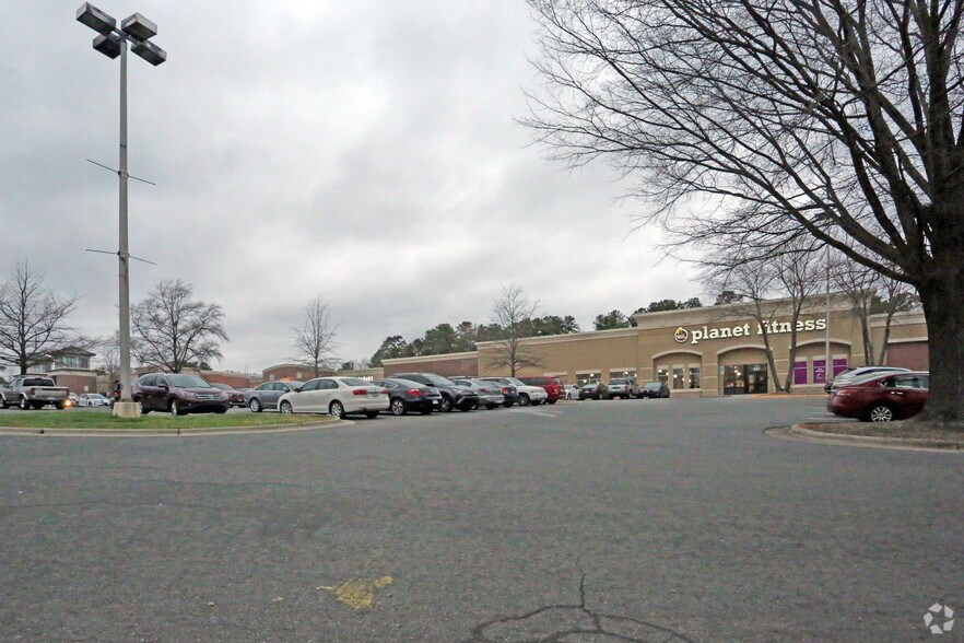 More Photos Of 657 Cary Towne Blvd, Cary Storefront For Lease