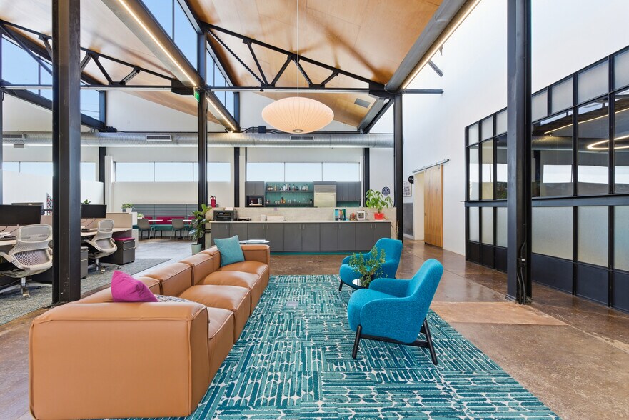 More Photos Of 311-321 Sixth St, San Antonio Office For Sale