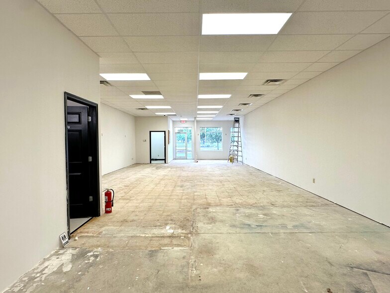More Photos Of 1403 S Lake Park Ave, Hobart Unknown For Lease