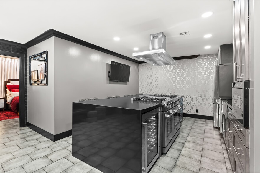 More Photos Of 2366 Main St, Ramona Office For Sale