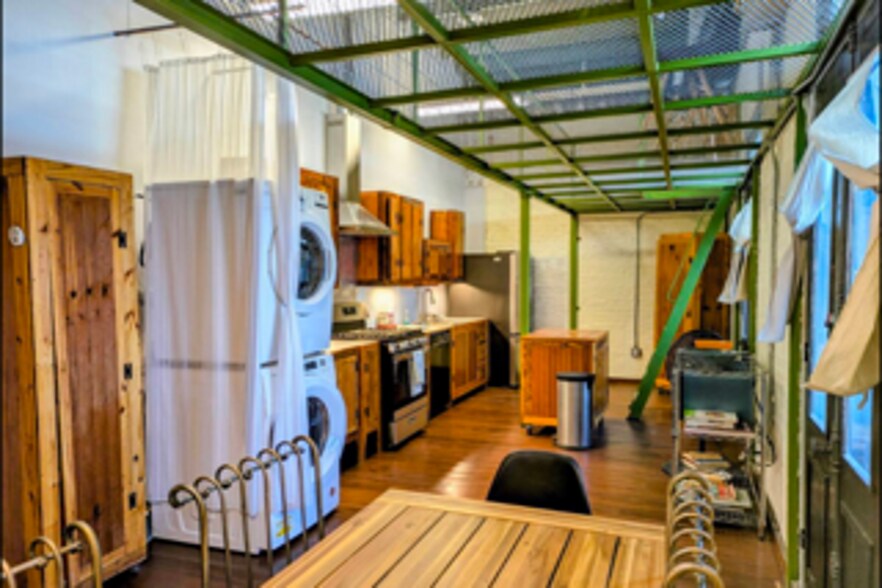 More Photos Of 828 E 15th St, Brownsville Office For Sale