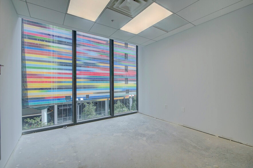 More Photos Of 25 SW 9th St, Miami Office Residential For Lease
