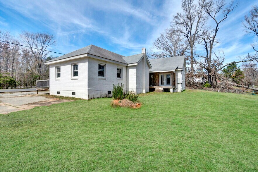 More Photos Of 12117 Highway 221, Woodruff Office For Sale