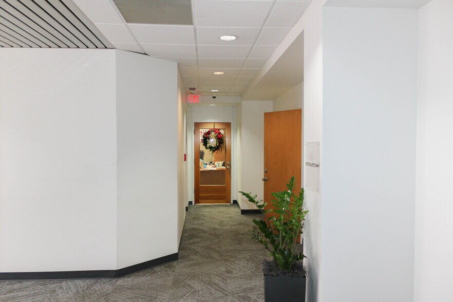 More Photos Of 201 E Markham St, Little Rock Office For Lease