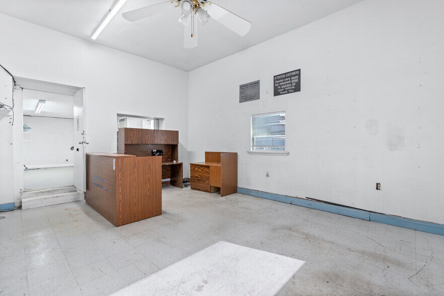 More Photos Of 103 Blanco Rd, San Antonio Auto Repair For Lease