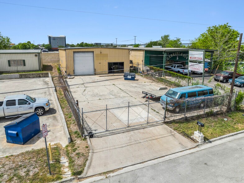 More Photos Of 111 Texas Ave, San Marcos Warehouse For Sale