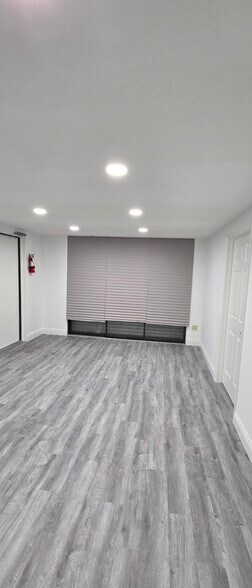 More Photos Of 1133 Industrial Blvd, Naples Manufacturing For Lease