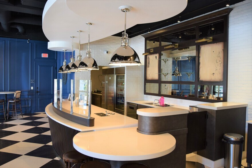 More Photos Of 11810 SE Dixie Hwy, Hobe Sound Storefront Retail Residential For Lease