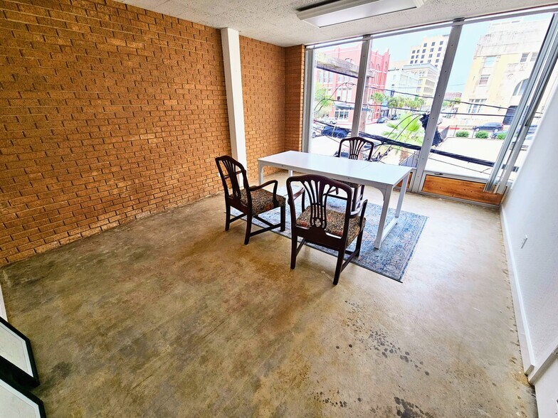 More Photos Of 622 Kempner, Galveston Loft Creative Space For Lease