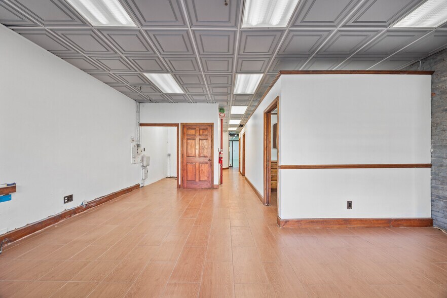 More Photos Of 45-44 Vernon Blvd, Long Island City Apartments For Lease