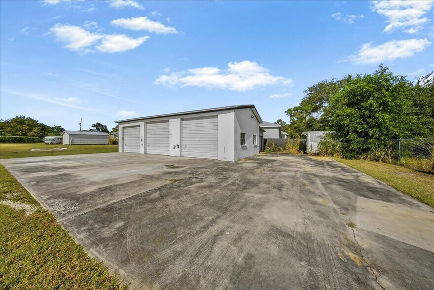More Photos Of 10401 W Terry St, Bonita Springs Restaurant For Sale