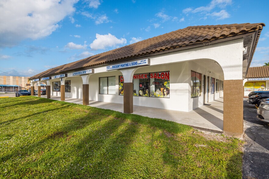 More Photos Of 1120 Sunset Strip, Sunrise Freestanding For Lease