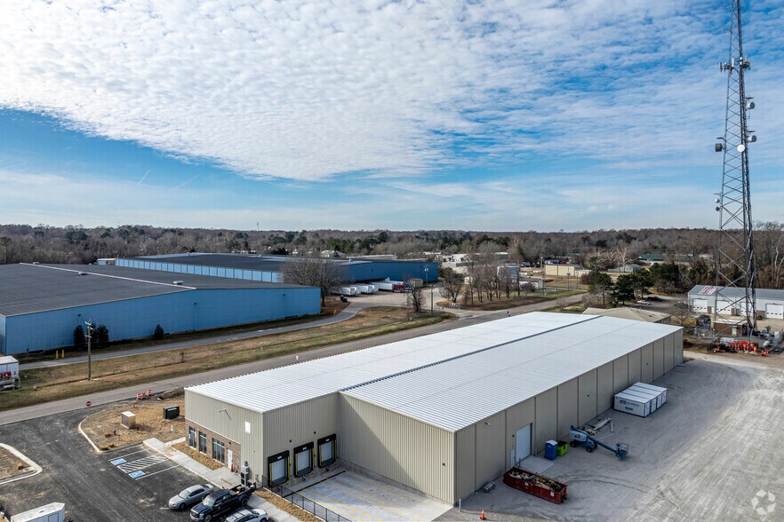 More Photos Of 137 Industrial Blvd, Toano Warehouse For Lease