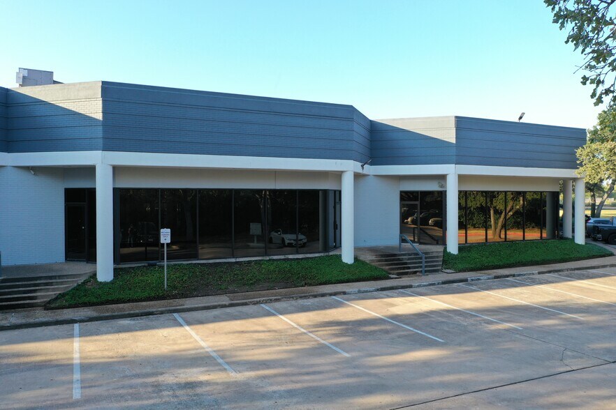 Primary Photo Of 5321 Industrial Oaks Blvd, Austin Unknown For Lease