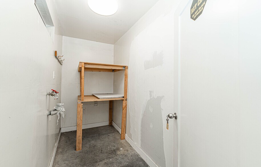 More Photos Of 947 N Vignes St, Los Angeles Warehouse For Sale